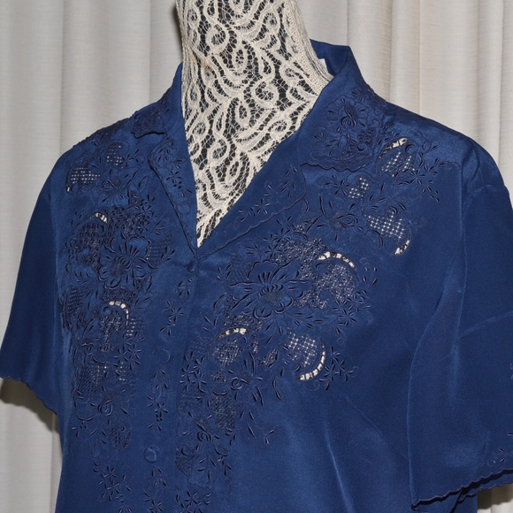 Vintage Blouse Silk PEONY. Hand Embroidered. Made in Shanghai, China. 1950s - Picture 5 of 11